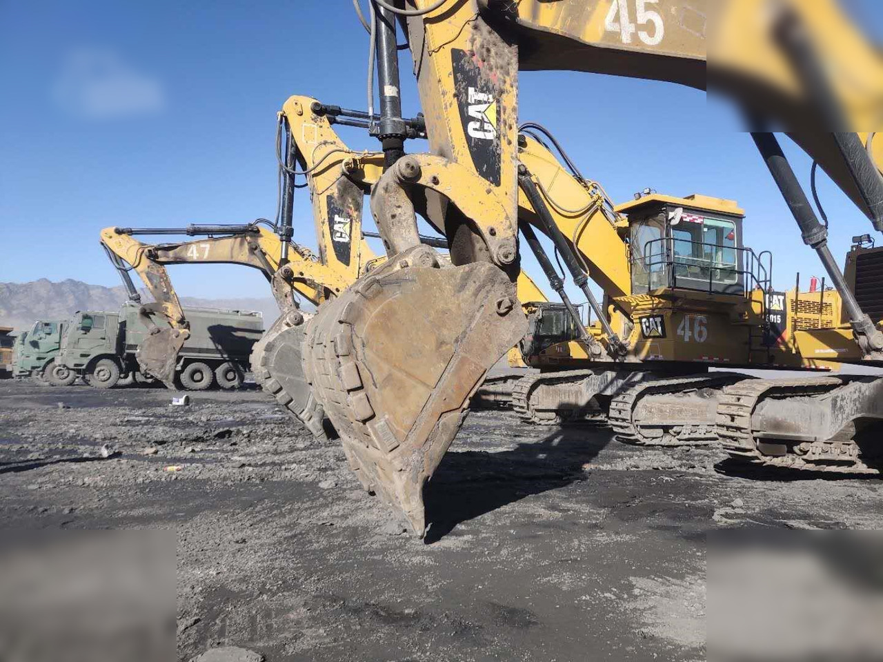 2013 CATERPILLAR 6015 - Crawler excavator: picture 2 2013 CATERPILLAR 6015 - Crawler excavator: picture 2