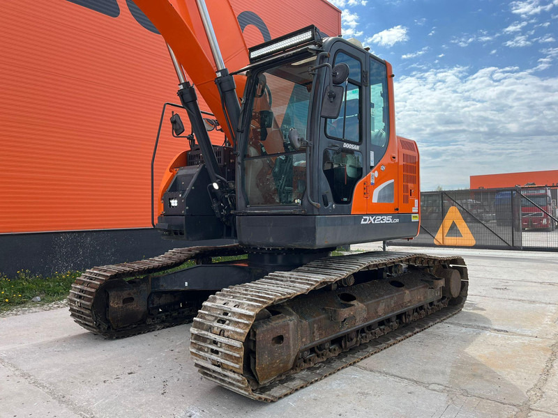 Crawler excavator Doosan DX 235 LCR-5 3 D / ROTOTILT / CENTRAL LUBRICATION / AC: picture 14