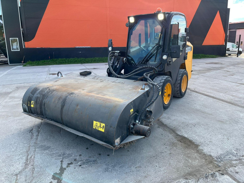 JCB 155 T4 BUCKET & BRUSH - Wheel loader: picture 2 JCB 155 T4 BUCKET & BRUSH - Wheel loader: picture 2