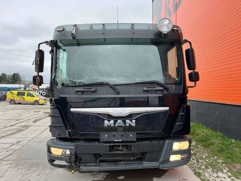 MAN TGL 8.180 4x2 CAB DAMAGE ! / Fassi F28 / PLATFORM L=4366 mm - Dropside/ Flatbed truck, Crane truck: picture 3 MAN TGL 8.180 4x2 CAB DAMAGE ! / Fassi F28 / PLATFORM L=4366 mm - Dropside/ Flatbed truck, Crane truck: picture 3