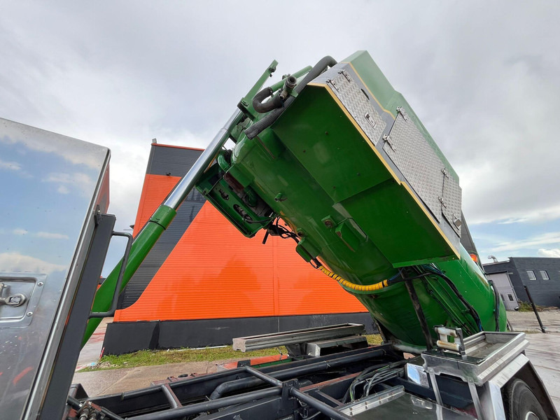 Vacuum truck Scania P 94 4x2 TANK 9000 I + 1200 l / VACUUM Jurop PR150 / PRESSURE Pratissoli 150 bar / 102 l/min: picture 10 Vacuum truck Scania P 94 4x2 TANK 9000 I + 1200 l / VACUUM Jurop PR150 / PRESSURE Pratissoli 150 bar / 102 l/min: picture 10