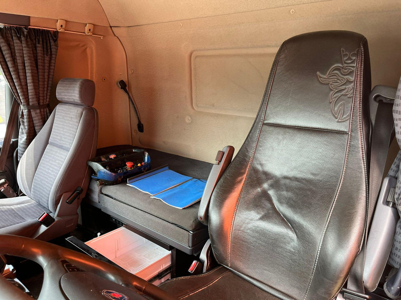 Dropside/ Flatbed truck, Crane truck Scania R 560 6x2 HMF2220 K4 / RETARDER: picture 16