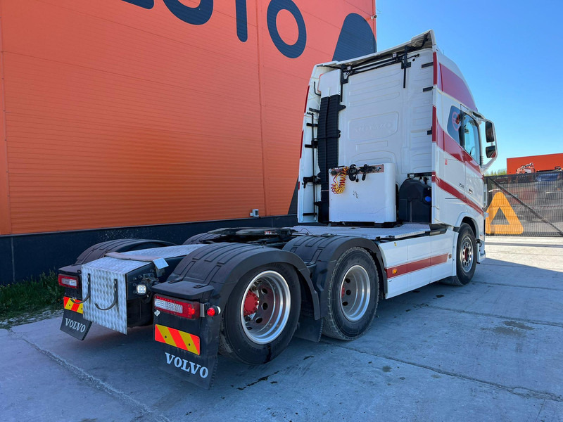 Volvo FH 16 750 6x2 RETARDER / HYDRAULICS / DOUBLE BOGIE / FULL AIR / ADR / GLOBE XL - Tractor unit: picture 5 Volvo FH 16 750 6x2 RETARDER / HYDRAULICS / DOUBLE BOGIE / FULL AIR / ADR / GLOBE XL - Tractor unit: picture 5