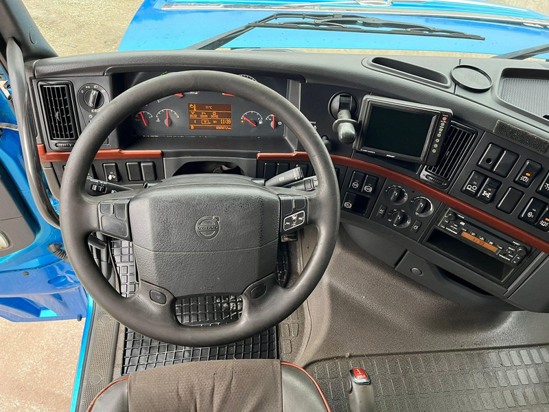 Interior photo 1: Dropside/ Flatbed truck, Crane truck Volvo FH 16 660 8x4 PK60002 + JIB / PLATFORM L=6232 mm