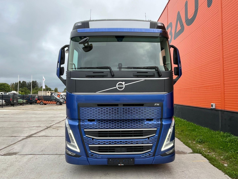 Volvo FH 500 8x4*4 GLOBE XL / RETARDER / CHASSIS L=7589 mm - Cab chassis truck: picture 2 Volvo FH 500 8x4*4 GLOBE XL / RETARDER / CHASSIS L=7589 mm - Cab chassis truck: picture 2
