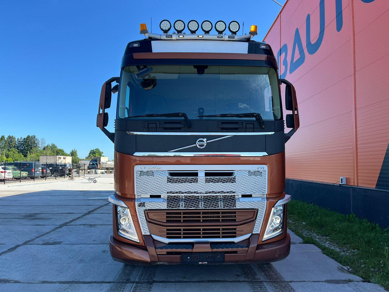 Volvo FH 540 8x4*4 GLOBE XL / 9 ton FRONT AXLE - Cab chassis truck: picture 3 Volvo FH 540 8x4*4 GLOBE XL / 9 ton FRONT AXLE - Cab chassis truck: picture 3