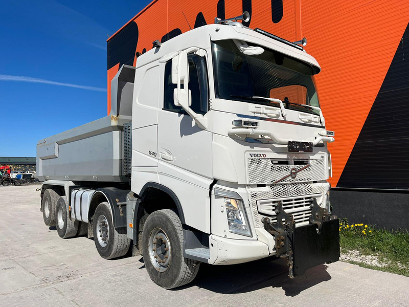 Volvo FH 540 8x4 RETARDER / TANDEM AXLE LIFT / BIG AXLES / BOX L=5704 mm - Tipper: picture 4 Volvo FH 540 8x4 RETARDER / TANDEM AXLE LIFT / BIG AXLES / BOX L=5704 mm - Tipper: picture 4