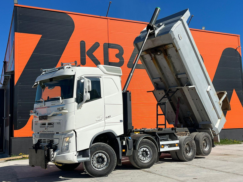 Volvo FH 540 8x4 RETARDER / TANDEM AXLE LIFT / BIG AXLES / BOX L=5704 mm - Tipper: picture 2 Volvo FH 540 8x4 RETARDER / TANDEM AXLE LIFT / BIG AXLES / BOX L=5704 mm - Tipper: picture 2