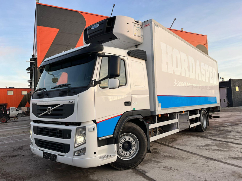Volvo FM 370 4x2 SUPRA 950 Mt / BOX L=7746 mm - Refrigerator truck: picture 2 Volvo FM 370 4x2 SUPRA 950 Mt / BOX L=7746 mm - Refrigerator truck: picture 2