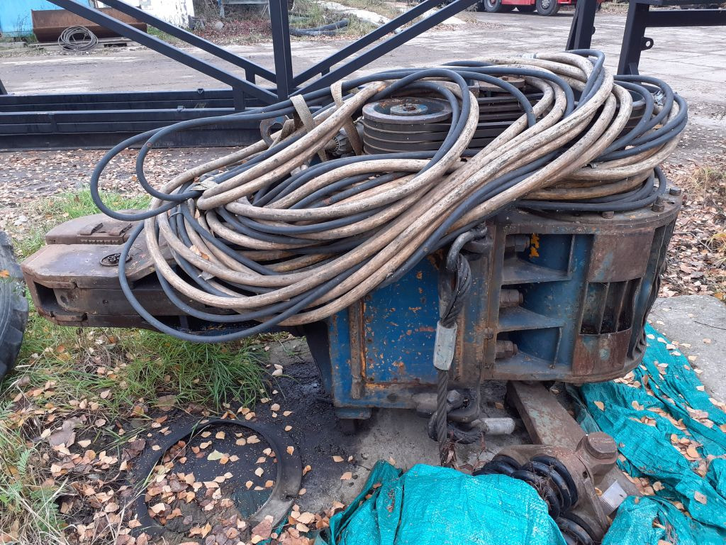 Wibromłot elektryczny TOMEN VM2-2000 do larsenów - Attachment for Construction machinery: picture 2 Wibromłot elektryczny TOMEN VM2-2000 do larsenów - Attachment for Construction machinery: picture 2