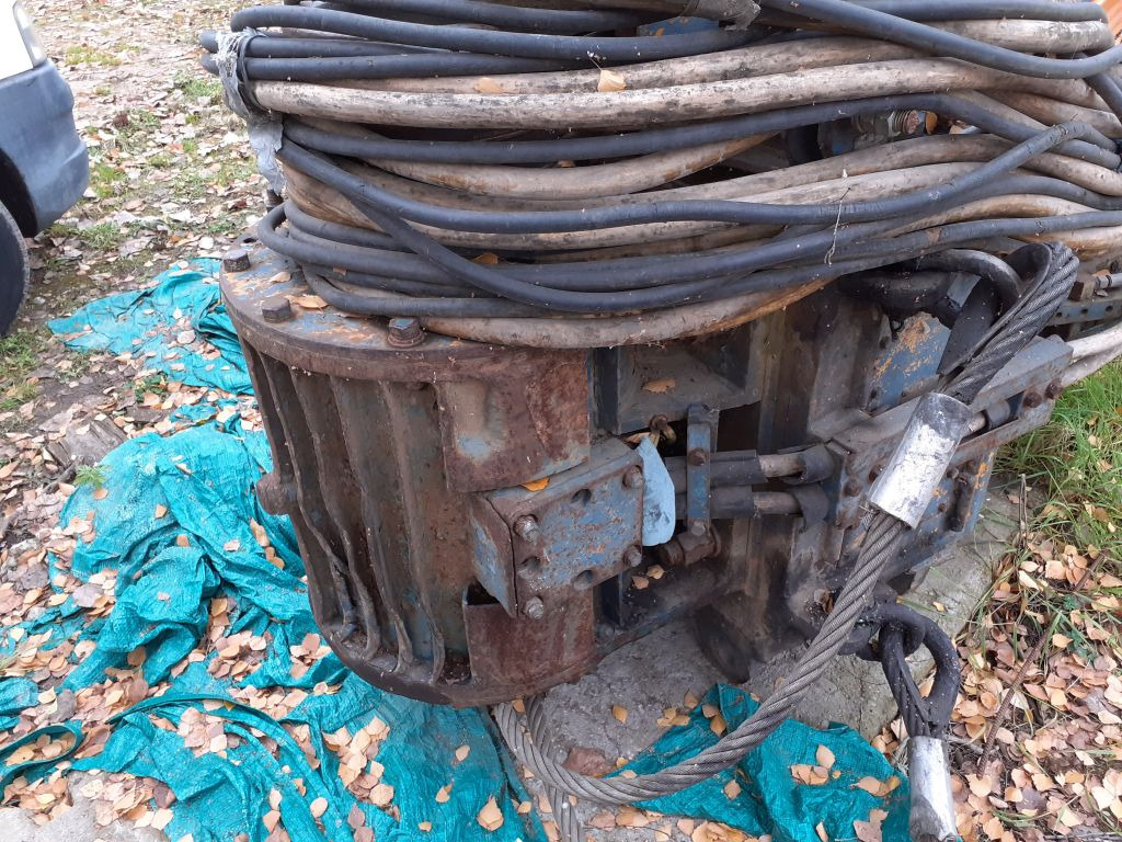 Wibromłot elektryczny TOMEN VM2-2000 do larsenów - Attachment for Construction machinery: picture 5 Wibromłot elektryczny TOMEN VM2-2000 do larsenów - Attachment for Construction machinery: picture 5