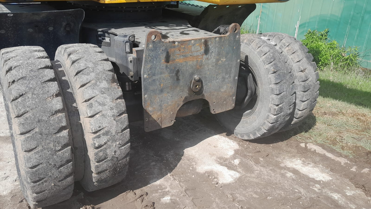 Wheel excavator KOMATSU PW 140-7: picture 8