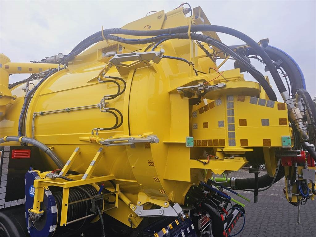 Leasing of Iveco RAVO WUKO FOR CHANNEL CLEANING druck saug kanal Iveco RAVO WUKO FOR CHANNEL CLEANING druck saug kanal: picture 17 Leasing of Iveco RAVO WUKO FOR CHANNEL CLEANING druck saug kanal Iveco RAVO WUKO FOR CHANNEL CLEANING druck saug kanal: picture 17