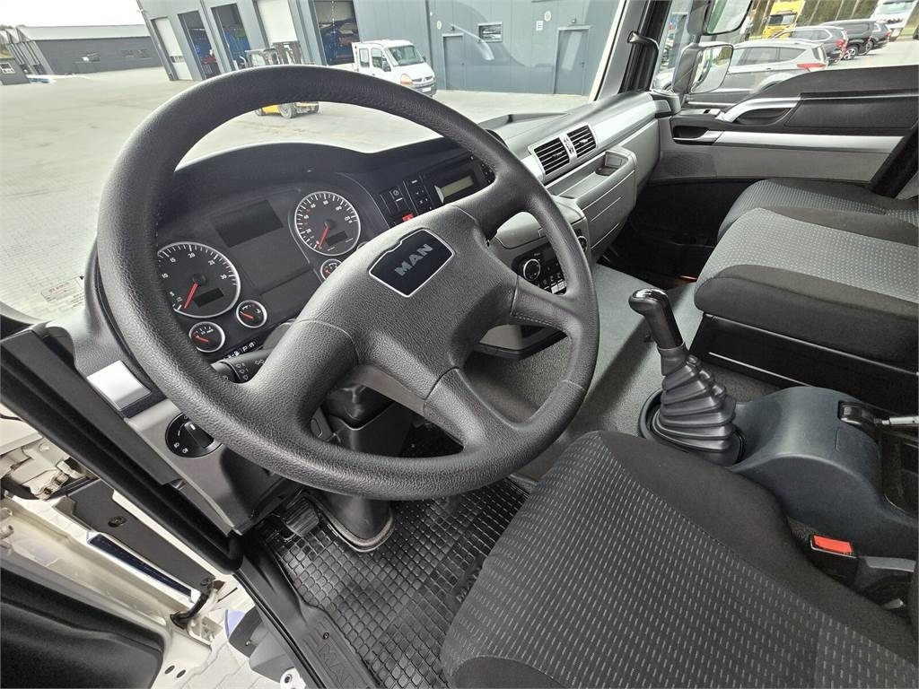 Leasing of MAN TGM 4x4 GAMON PW8 for collecting liquid waste sepa  MAN TGM 4x4 GAMON PW8 for collecting liquid waste sepa: picture 40 Leasing of MAN TGM 4x4 GAMON PW8 for collecting liquid waste sepa  MAN TGM 4x4 GAMON PW8 for collecting liquid waste sepa: picture 40