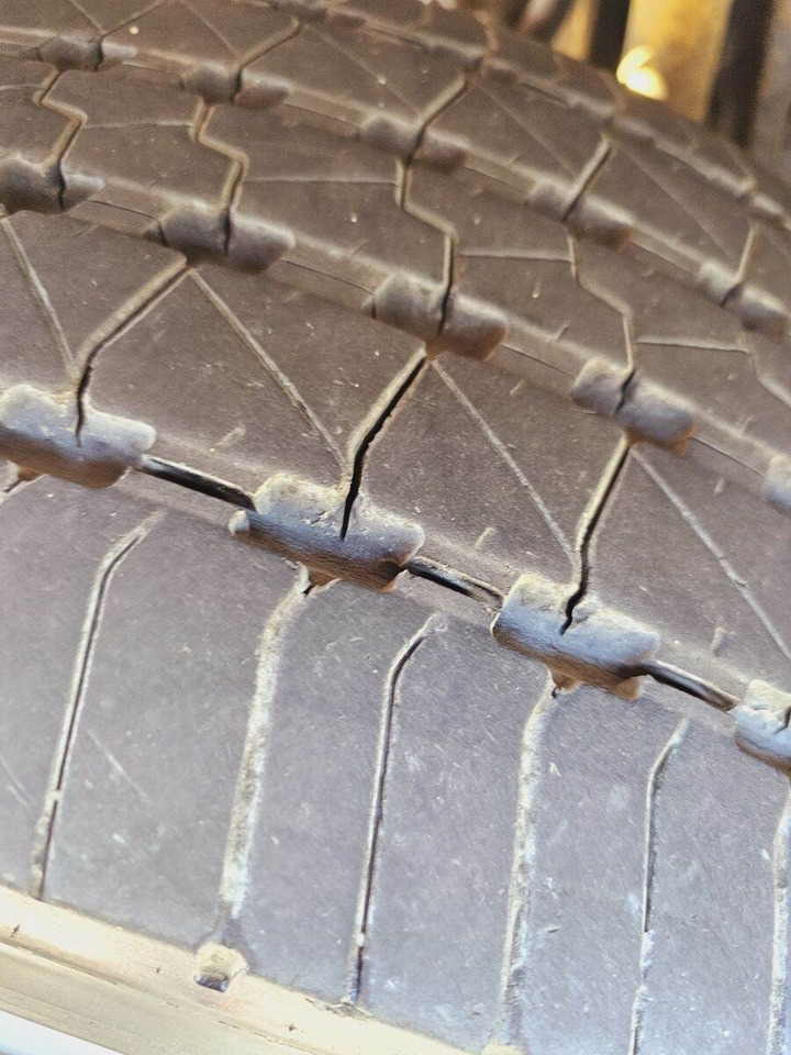 Leasing of Volvo FH13 XXL MANUAL 420 EURO 5 2011 r MEGA LOW DECK  Volvo FH13 XXL MANUAL 420 EURO 5 2011 r MEGA LOW DECK: picture 17 Leasing of Volvo FH13 XXL MANUAL 420 EURO 5 2011 r MEGA LOW DECK  Volvo FH13 XXL MANUAL 420 EURO 5 2011 r MEGA LOW DECK: picture 17