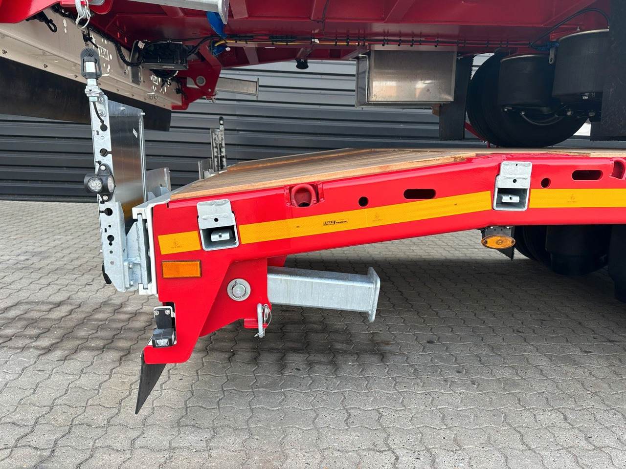 Faymonville Maxtrailer MAX 200 3 achs MEGA - Dropside/ Flatbed semi-trailer: picture 3 Faymonville Maxtrailer MAX 200 3 achs MEGA - Dropside/ Flatbed semi-trailer: picture 3