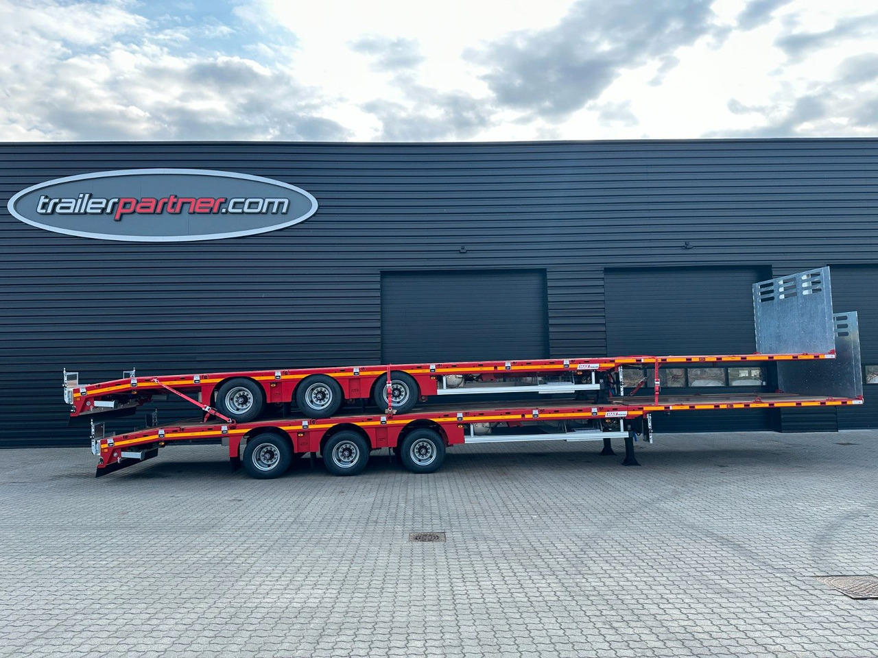 Faymonville Maxtrailer MAX 200 3 achs MEGA - Dropside/ Flatbed semi-trailer: picture 1 Faymonville Maxtrailer MAX 200 3 achs MEGA - Dropside/ Flatbed semi-trailer: picture 1