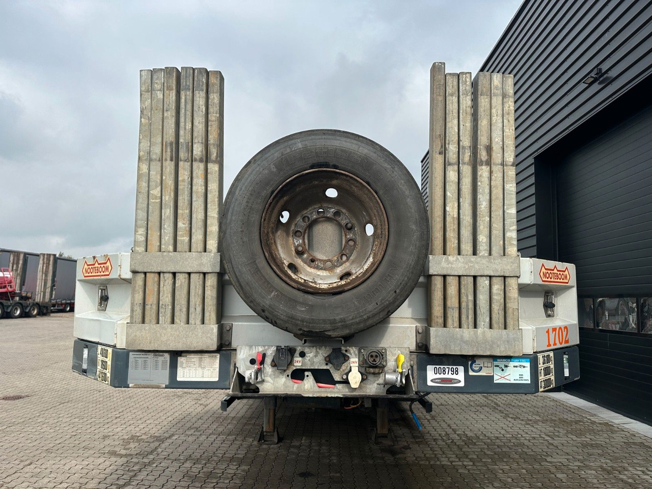 Low loader semi-trailer Nooteboom 4 achs Tieflader / Rampen / Ausziehbar: picture 7 Low loader semi-trailer Nooteboom 4 achs Tieflader / Rampen / Ausziehbar: picture 7