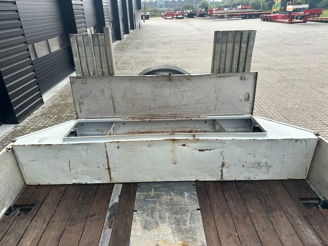 Low loader semi-trailer Nooteboom 4 achs Tieflader / Rampen / Ausziehbar: picture 6 Low loader semi-trailer Nooteboom 4 achs Tieflader / Rampen / Ausziehbar: picture 6