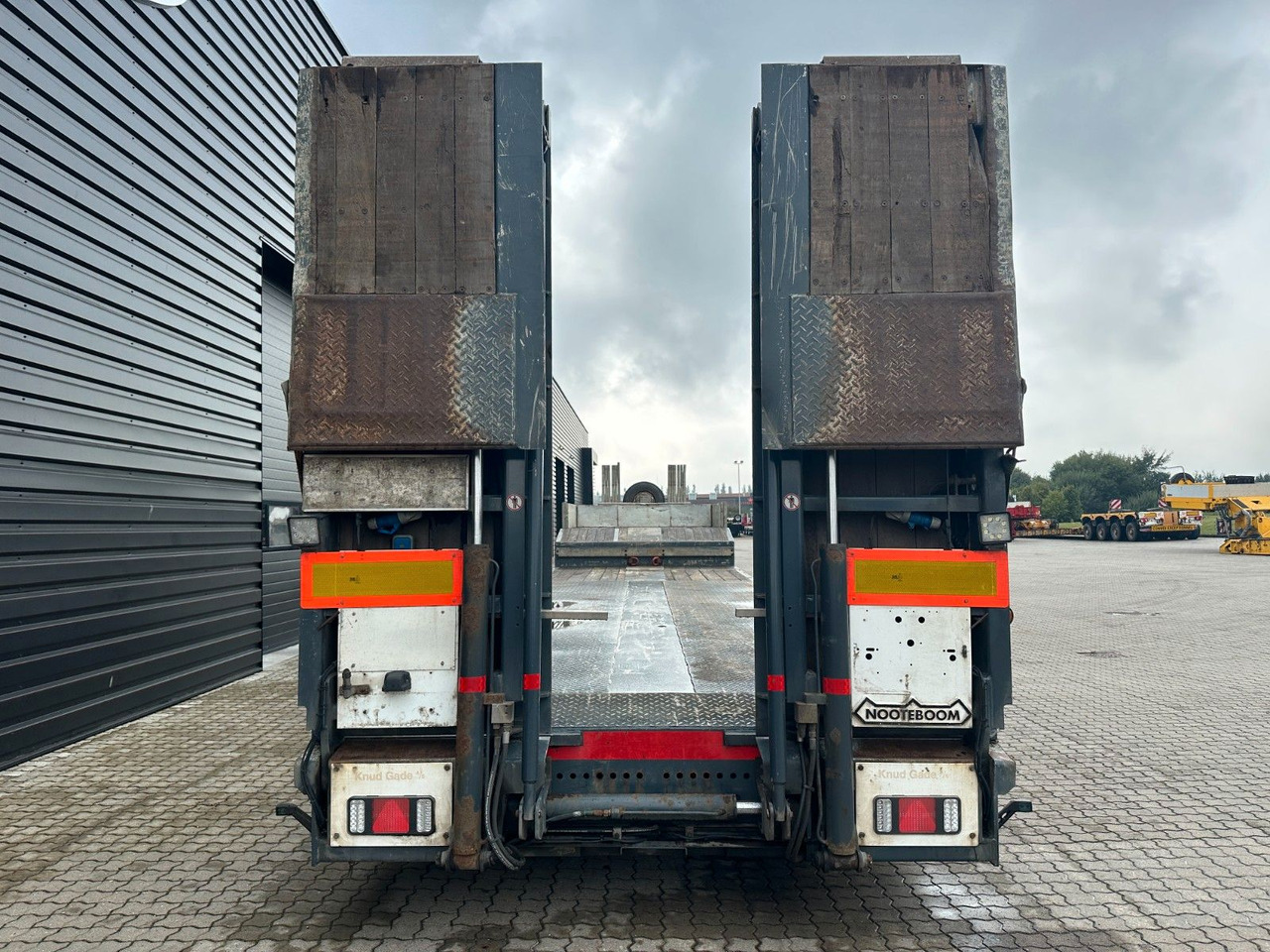 Low loader semi-trailer Nooteboom 4 achs Tieflader / Rampen / Ausziehbar: picture 12 Low loader semi-trailer Nooteboom 4 achs Tieflader / Rampen / Ausziehbar: picture 12