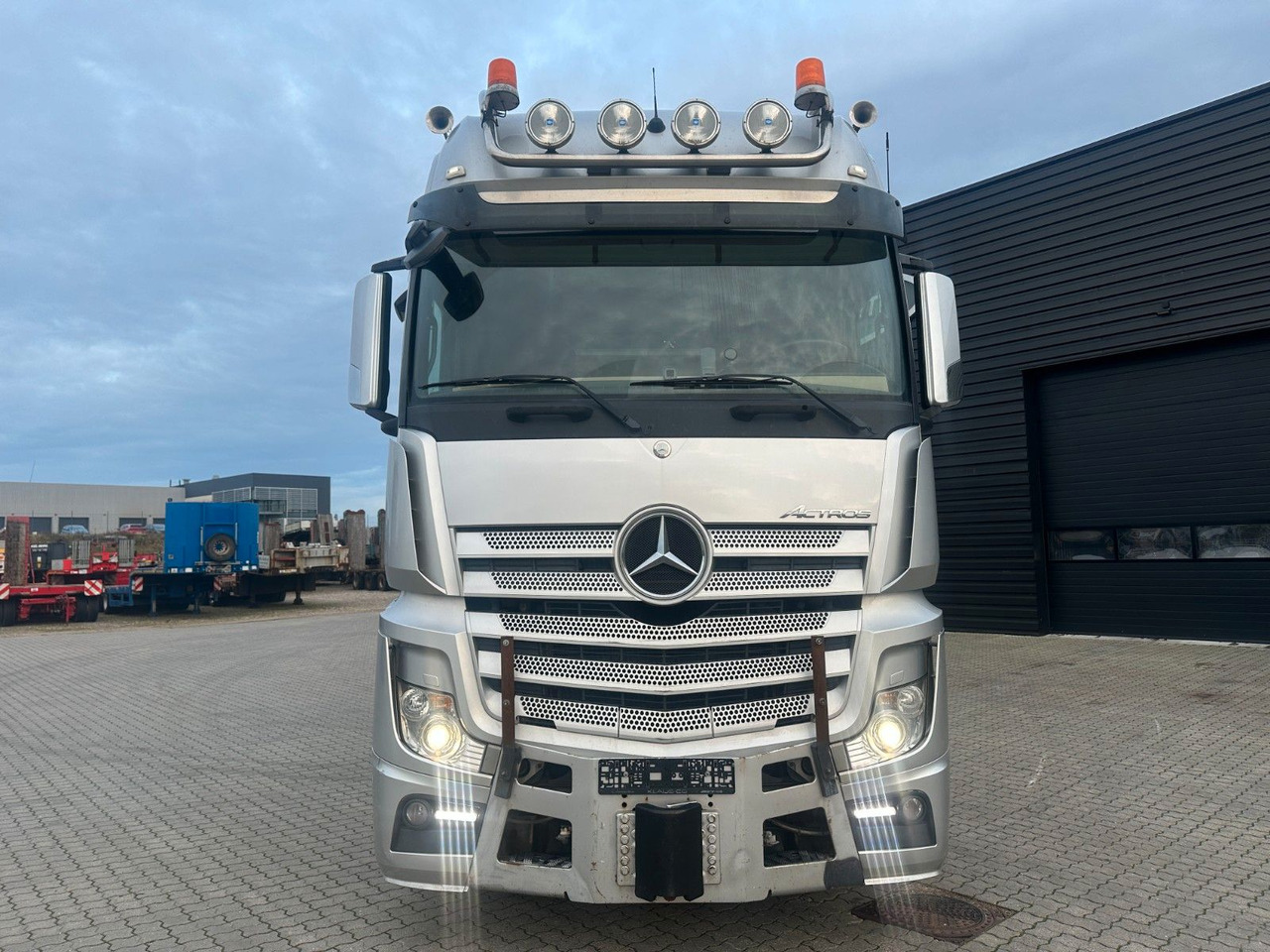 Mercedes-Benz Actros 4163 WSK 8x4 250 to. Push/Pull Schwerlast - Tractor unit: picture 2 Mercedes-Benz Actros 4163 WSK 8x4 250 to. Push/Pull Schwerlast - Tractor unit: picture 2