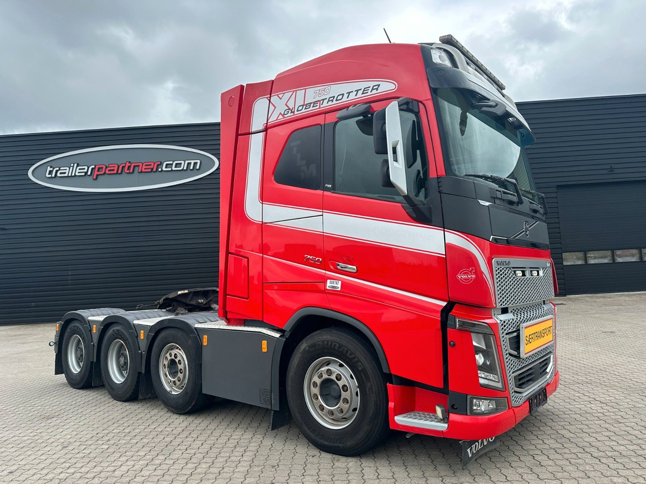 Volvo FH 16 750 8x4 / 250 T / Hydraulik - Tractor unit: picture 1 Volvo FH 16 750 8x4 / 250 T / Hydraulik - Tractor unit: picture 1