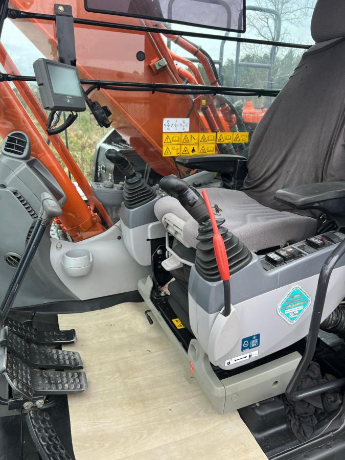 Hitachi ZX210LC 6 - Crawler excavator: picture 5 Hitachi ZX210LC 6 - Crawler excavator: picture 5