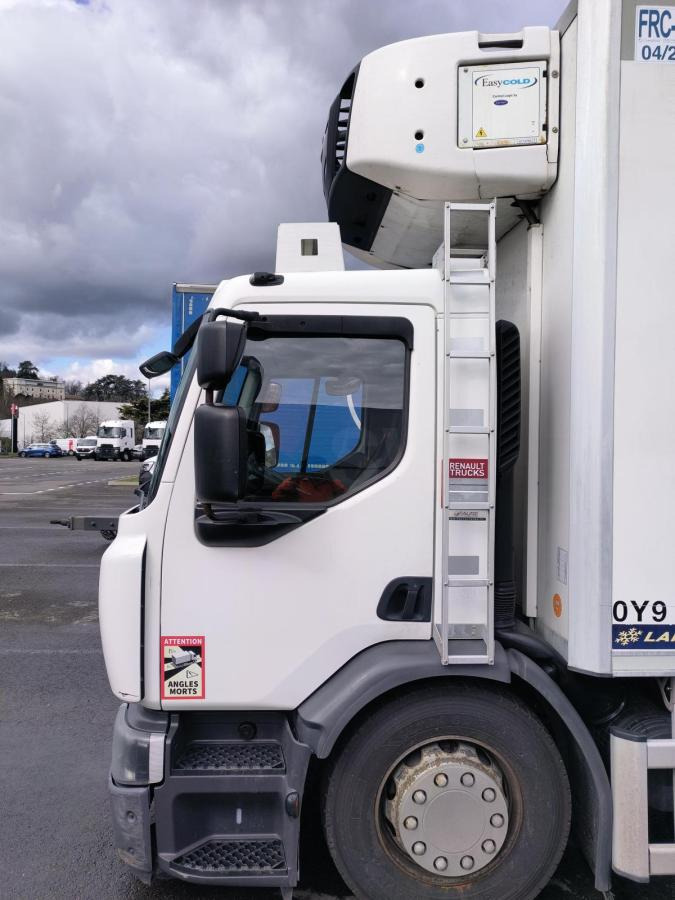 Renault D-Series Wide 320 - Refrigerator truck: picture 2 Renault D-Series Wide 320 - Refrigerator truck: picture 2