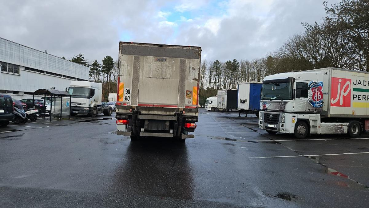 Scania P 370 - Refrigerator truck: picture 4 Scania P 370 - Refrigerator truck: picture 4