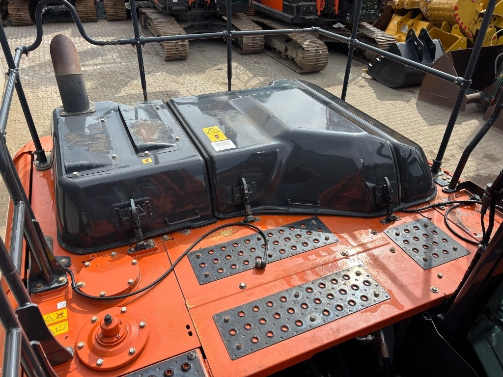 Crawler excavator Hitachi ZX 210 LC-6 - ZX210: picture 29
