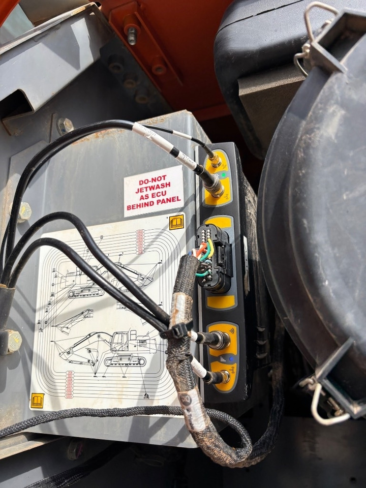 Crawler excavator Hitachi ZX 210 LC-6 - ZX210: picture 28