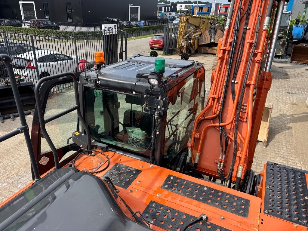 Crawler excavator Hitachi ZX 210 LC-6 - ZX210: picture 31