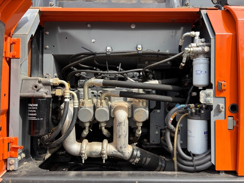 Crawler excavator Hitachi ZX 210 LC-6 - ZX210: picture 22