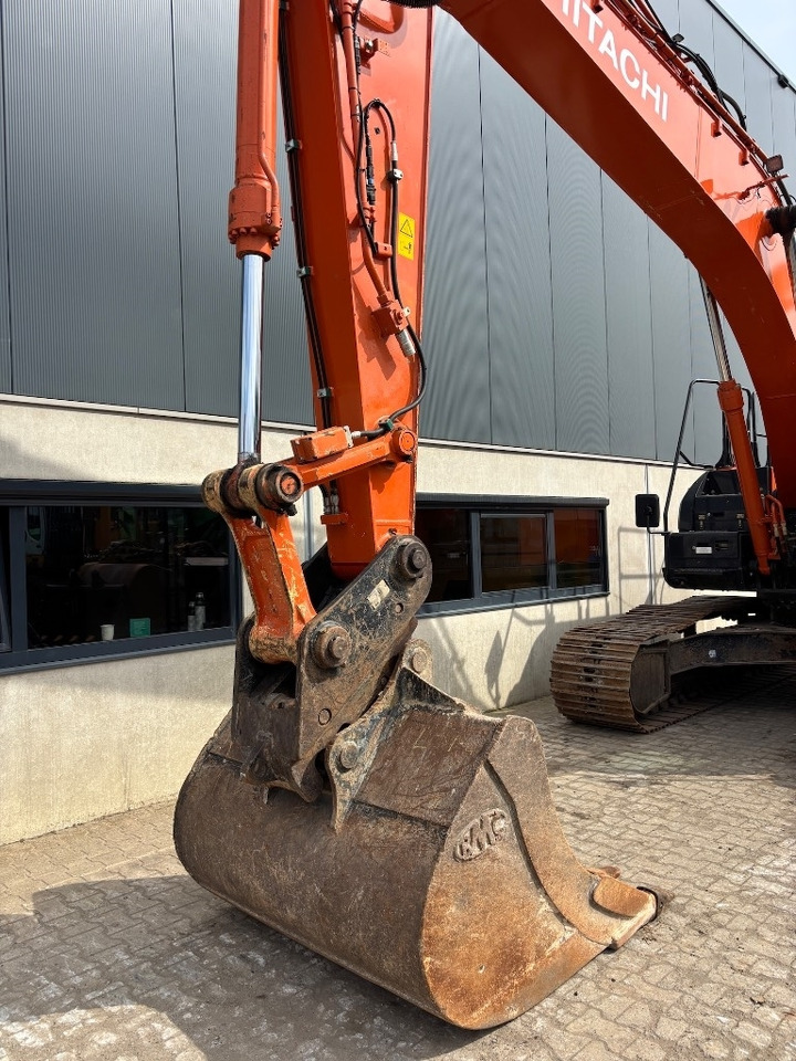 Crawler excavator Hitachi ZX 210 LC-6 - ZX210: picture 11