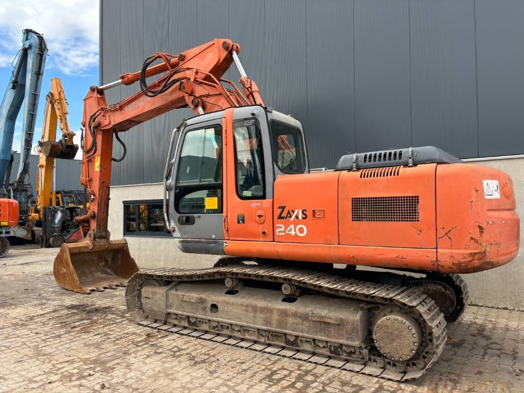 Hitachi ZX210 -- 6 cylinder isuzu -- manual engine! - Crawler excavator: picture 3 Hitachi ZX210 -- 6 cylinder isuzu -- manual engine! - Crawler excavator: picture 3