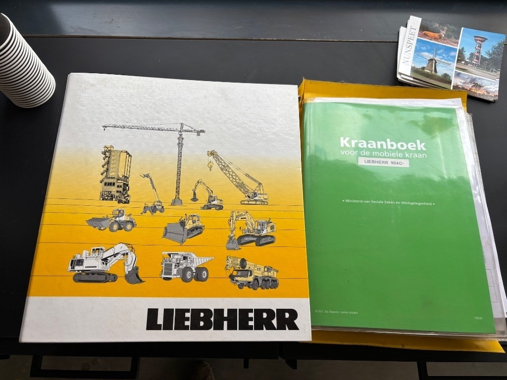 Waste/ Industry handler Liebherr A 904 C HD: picture 20