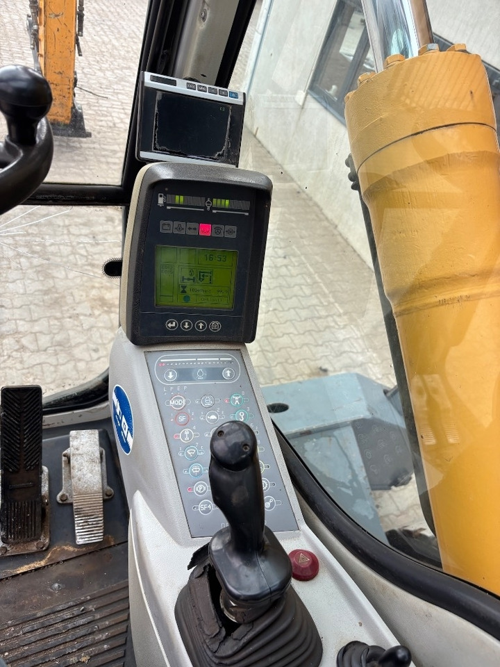 Waste/ Industry handler Liebherr A 904 C HD: picture 15