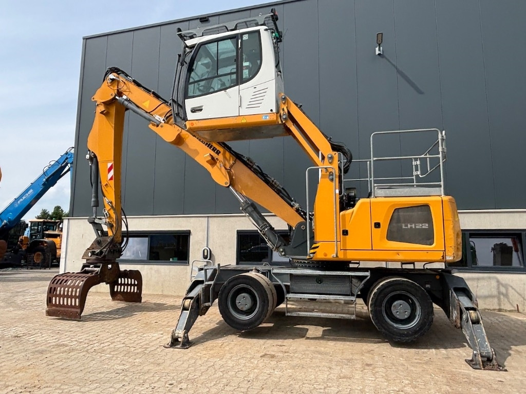 Liebherr LH 22 M - LH 24 - LH22M - Waste/ Industry handler: picture 2 Liebherr LH 22 M - LH 24 - LH22M - Waste/ Industry handler: picture 2