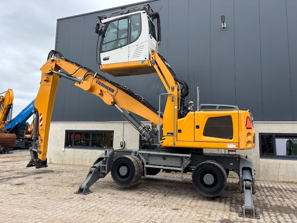 Liebherr LH 24 M - LH 24 - LH 22 / LH 26 - Waste/ Industry handler: picture 2 Liebherr LH 24 M - LH 24 - LH 22 / LH 26 - Waste/ Industry handler: picture 2