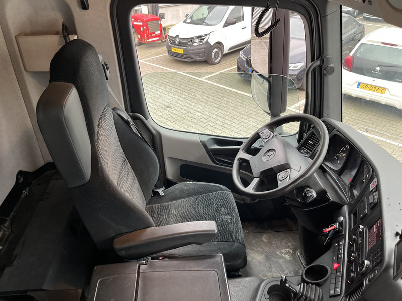 Mercedes-Benz Antos 1824 / 729 dkm / Box 8.3 mtr / Loadlift - Box truck: picture 3 Mercedes-Benz Antos 1824 / 729 dkm / Box 8.3 mtr / Loadlift - Box truck: picture 3