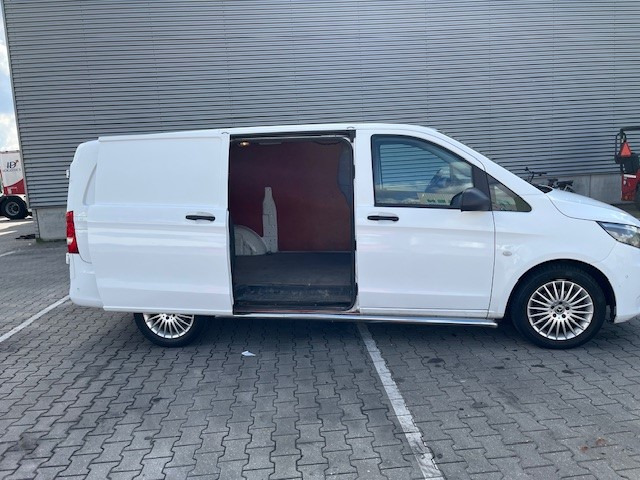 Mercedes-Benz Vito 109 CDI Lang / Airco / Cruise / Trekhaak / APK 01-26 - Small van: picture 3 Mercedes-Benz Vito 109 CDI Lang / Airco / Cruise / Trekhaak / APK 01-26 - Small van: picture 3