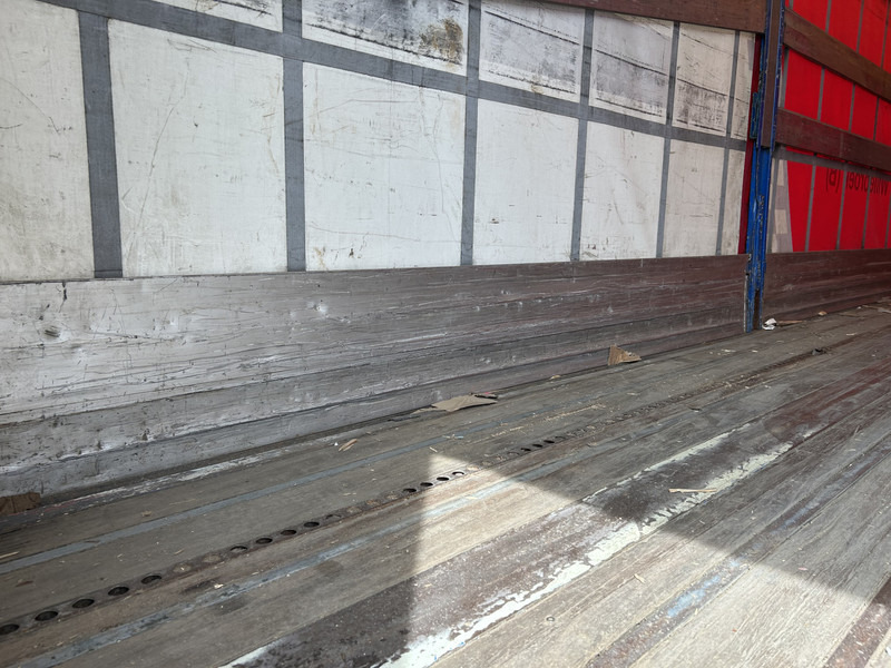 Renders ROC 12.18 / Curtainside / Loadlift / Lift + Steer Axle / Side Boards - Curtainsider semi-trailer: picture 4 Renders ROC 12.18 / Curtainside / Loadlift / Lift + Steer Axle / Side Boards - Curtainsider semi-trailer: picture 4