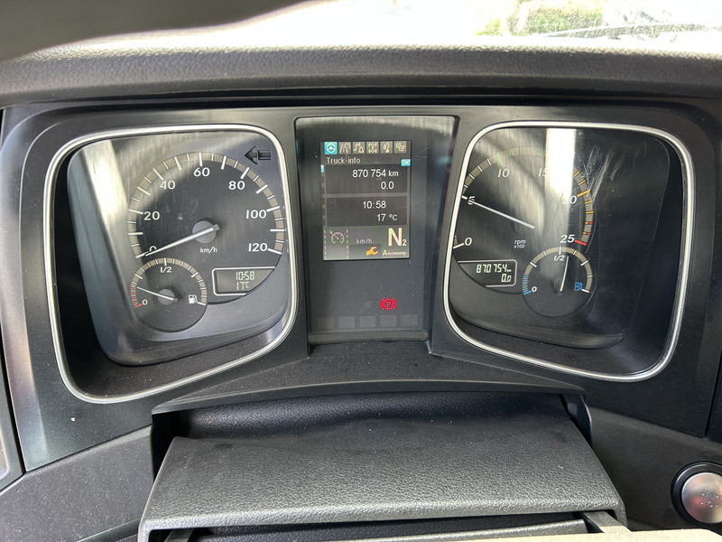 Mercedes-Benz Actros 1842 Streamspace / 870 dkm / 2 Tanks / NL Truck - Tractor unit: picture 4 Mercedes-Benz Actros 1842 Streamspace / 870 dkm / 2 Tanks / NL Truck - Tractor unit: picture 4