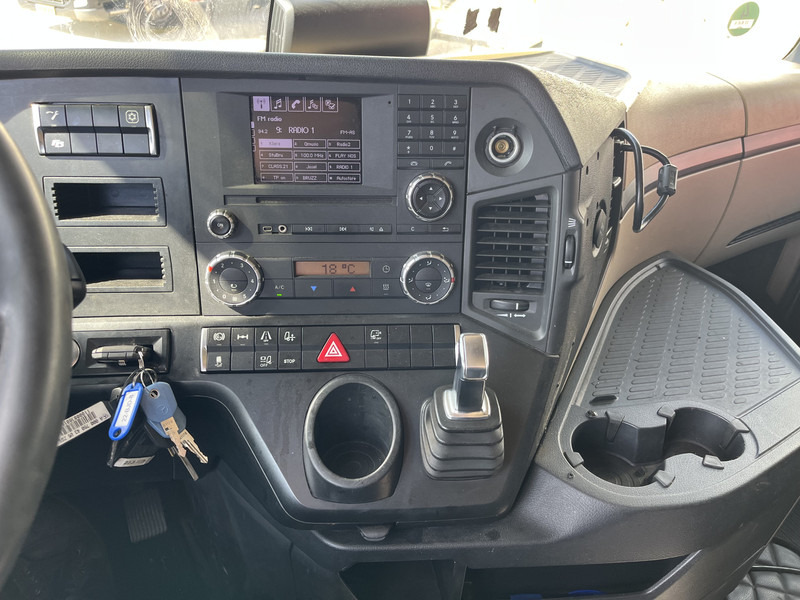 Mercedes-Benz Actros 1842 Streamspace / 897 dkm / 2 Tanks / NL Truck - Tractor unit: picture 5 Mercedes-Benz Actros 1842 Streamspace / 897 dkm / 2 Tanks / NL Truck - Tractor unit: picture 5