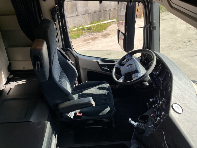 Mercedes-Benz Actros 1842 Streamspace / 933 dkm / 2 Tanks / NL Truck - Tractor unit: picture 3 Mercedes-Benz Actros 1842 Streamspace / 933 dkm / 2 Tanks / NL Truck - Tractor unit: picture 3