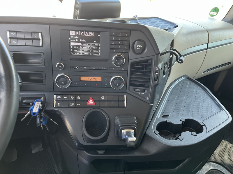 Mercedes-Benz Actros 1842 Streamspace / 933 dkm / 2 Tanks / NL Truck - Tractor unit: picture 5 Mercedes-Benz Actros 1842 Streamspace / 933 dkm / 2 Tanks / NL Truck - Tractor unit: picture 5