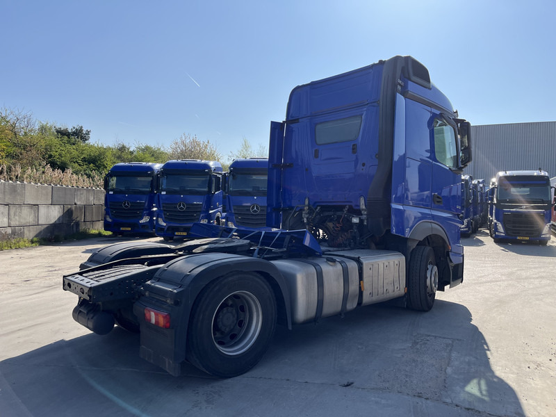 Mercedes-Benz Actros 1842 Streamspace / 945 dkm / 2 Tanks / NL Truck / 6x in stock - Tractor unit: picture 2 Mercedes-Benz Actros 1842 Streamspace / 945 dkm / 2 Tanks / NL Truck / 6x in stock - Tractor unit: picture 2