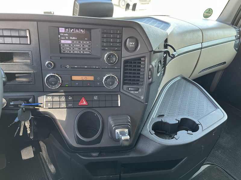 Mercedes-Benz Actros 1842 Streamspace / 945 dkm / 2 Tanks / NL Truck - Tractor unit: picture 5 Mercedes-Benz Actros 1842 Streamspace / 945 dkm / 2 Tanks / NL Truck - Tractor unit: picture 5