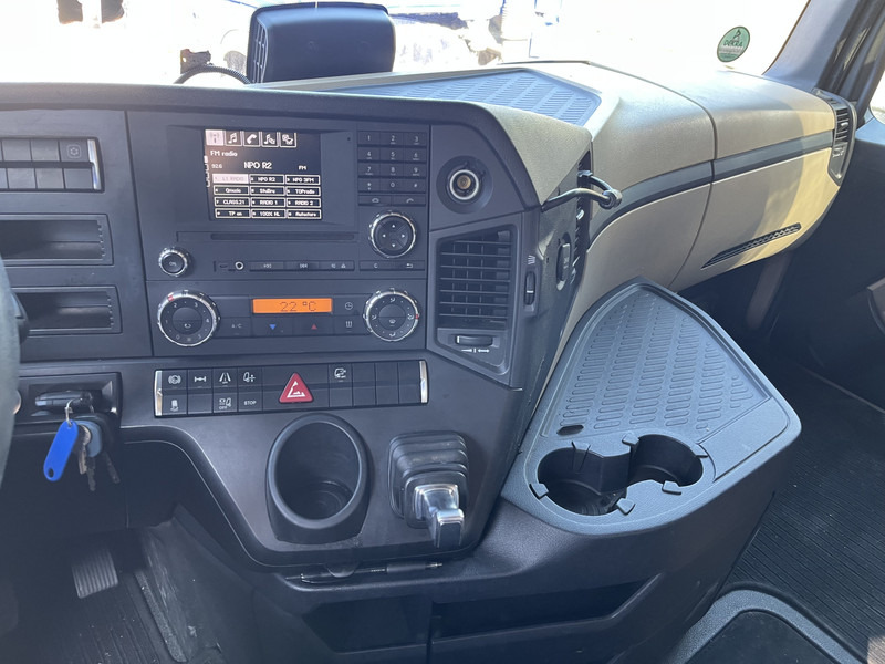 Mercedes-Benz Actros 1842 Streamspace / 945 dkm / 2 Tanks / NL Truck - Tractor unit: picture 5 Mercedes-Benz Actros 1842 Streamspace / 945 dkm / 2 Tanks / NL Truck - Tractor unit: picture 5