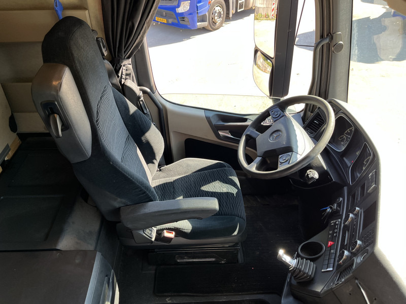 Mercedes-Benz Actros 1842 Streamspace / 945 dkm / 2 Tanks / NL Truck - Tractor unit: picture 3 Mercedes-Benz Actros 1842 Streamspace / 945 dkm / 2 Tanks / NL Truck - Tractor unit: picture 3